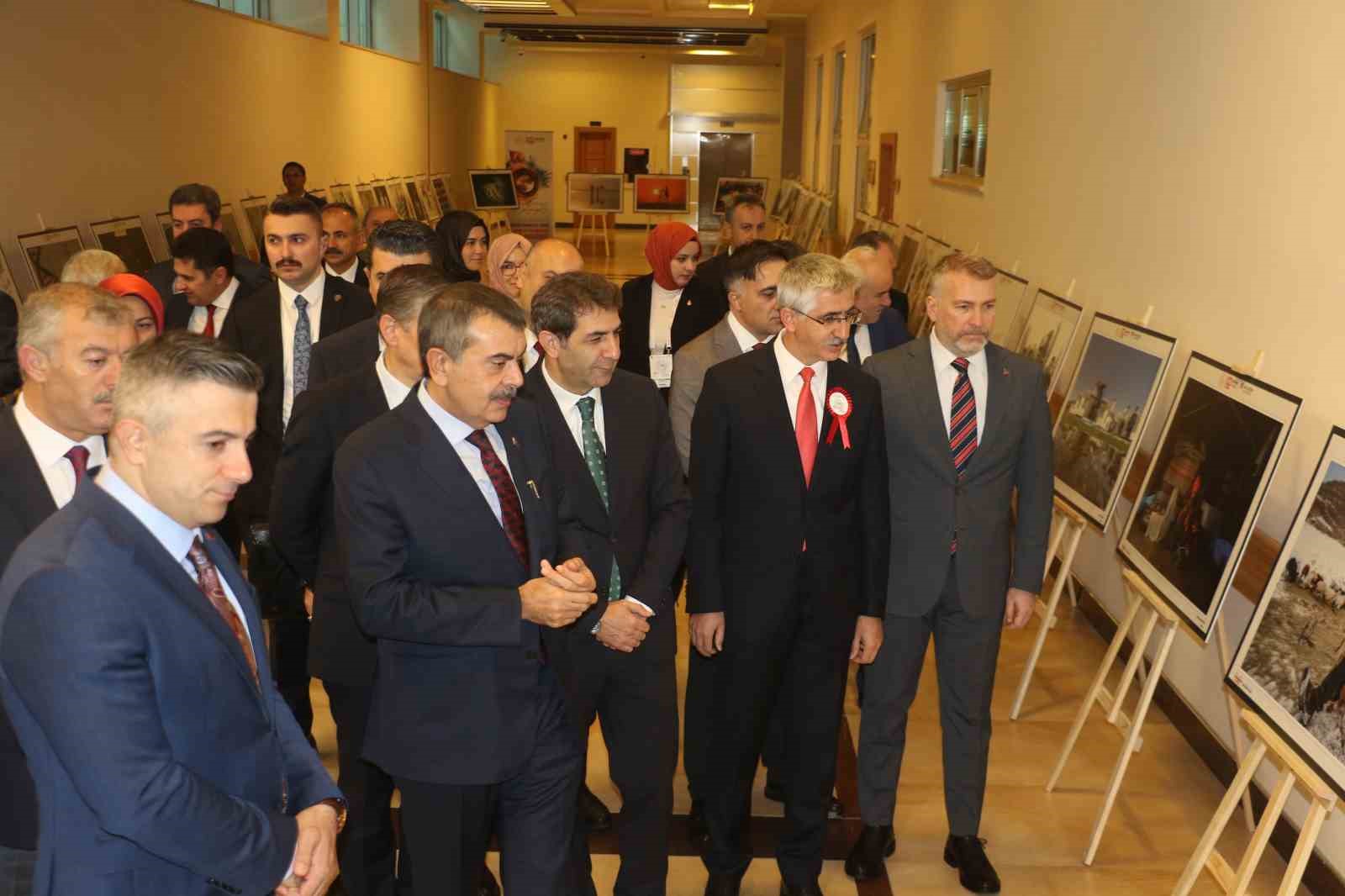Bakan Tekin: "Her çocuk ve her insan bizim gözümüzde eşittir" 5 bakan tekin her cocuk ve her insan bizim gozumuzde esittir 1 MN37IfGX