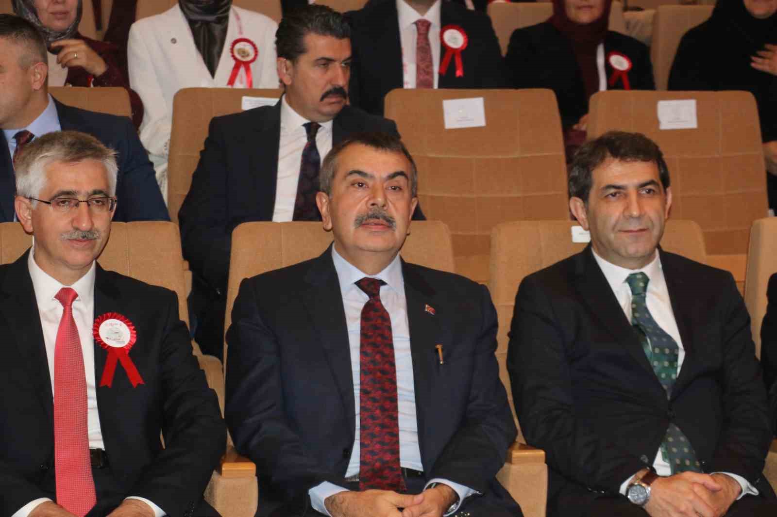 Bakan Tekin: "Her çocuk ve her insan bizim gözümüzde eşittir" 7 bakan tekin her cocuk ve her insan bizim gozumuzde esittir 3 MmP81Ohu