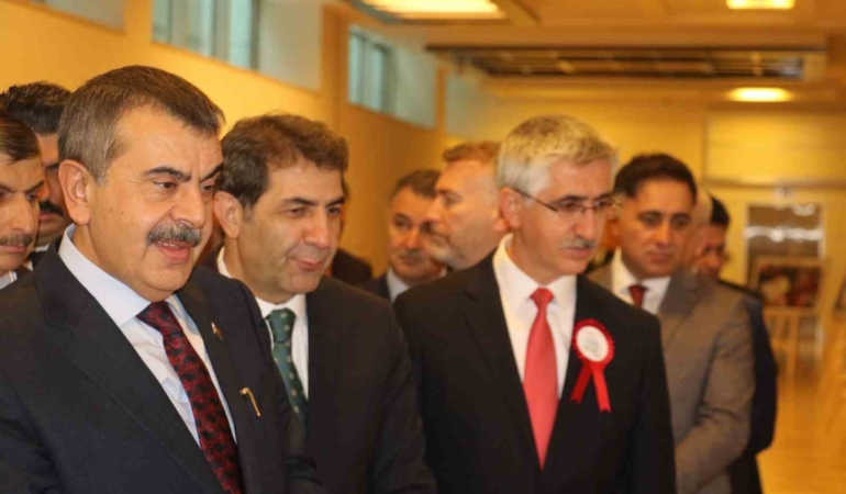 bakan-tekin-her-cocuk-ve-her-insan-bizim-gozumuzde-esittir-b9KcYMFh.jpg
