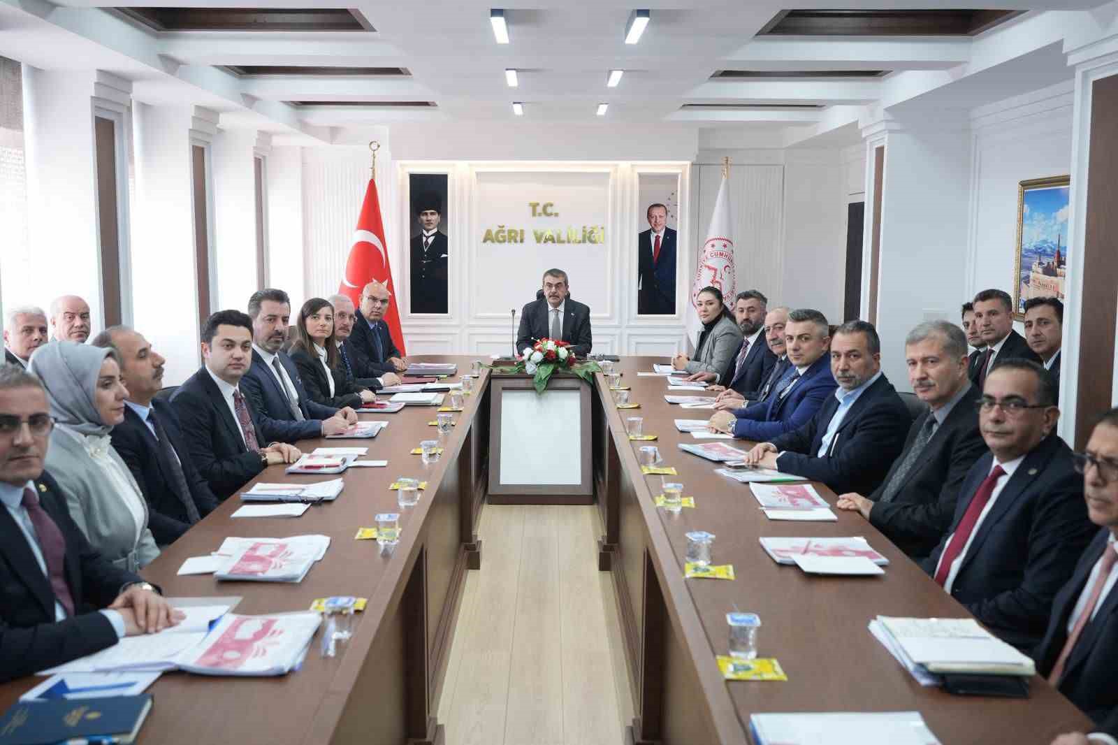 Bakan Tekin: "İlk defa ortaöğretim kurumlarına kayıt yaptıran öğrencilerimizde mesleki ve teknik eğitimin oranı yüzde 43’e çıktı" 5 bakan tekin ilk defa ortaogretim kurumlarina kayit yaptiran ogrencilerimizde mesleki ve teknik egitimin orani 5UPb5nZs