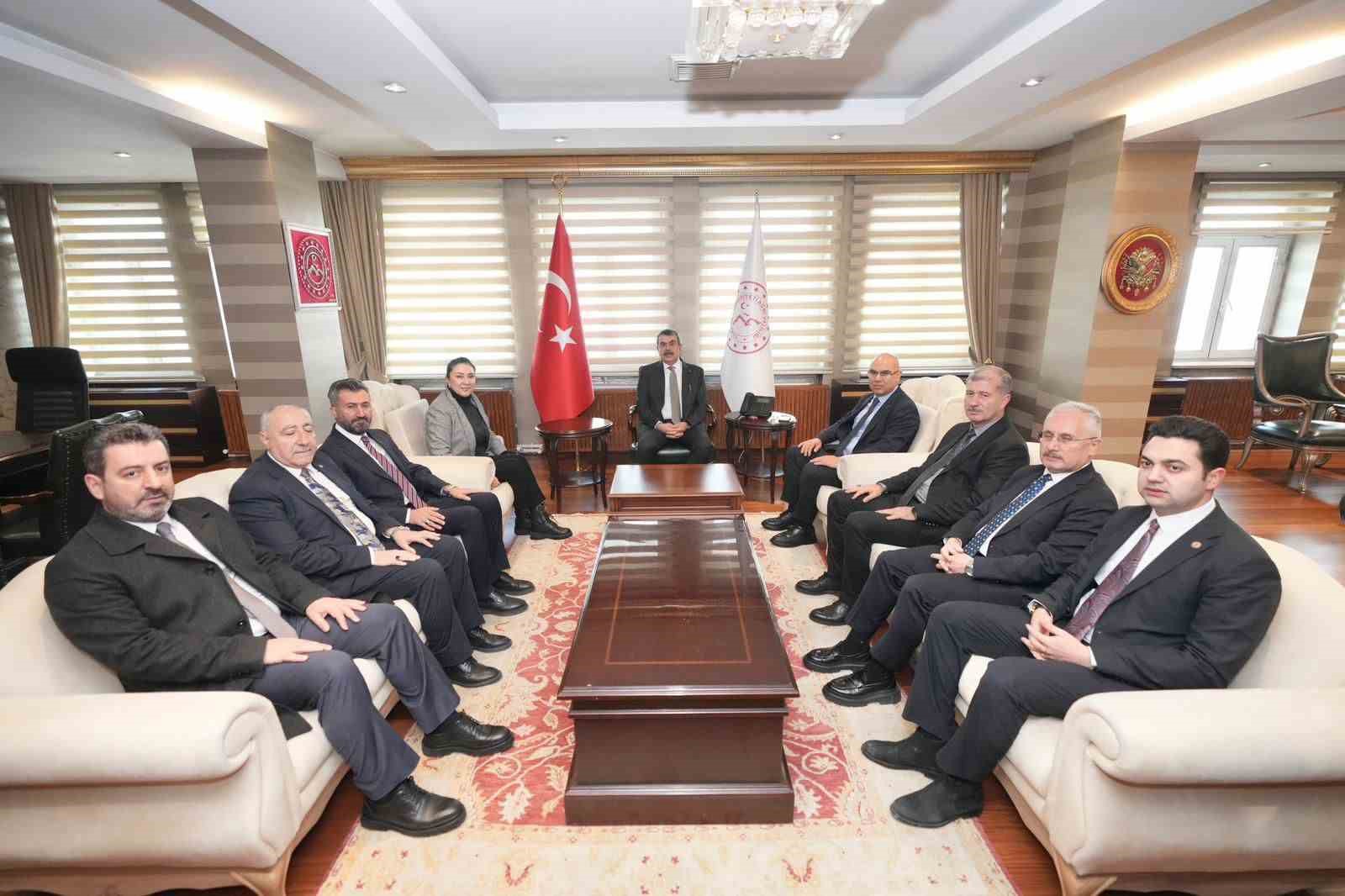 Bakan Tekin: "İlk defa ortaöğretim kurumlarına kayıt yaptıran öğrencilerimizde mesleki ve teknik eğitimin oranı yüzde 43’e çıktı" 6 bakan tekin ilk defa ortaogretim kurumlarina kayit yaptiran ogrencilerimizde mesleki ve teknik egitimin orani 5gqGG8Lj