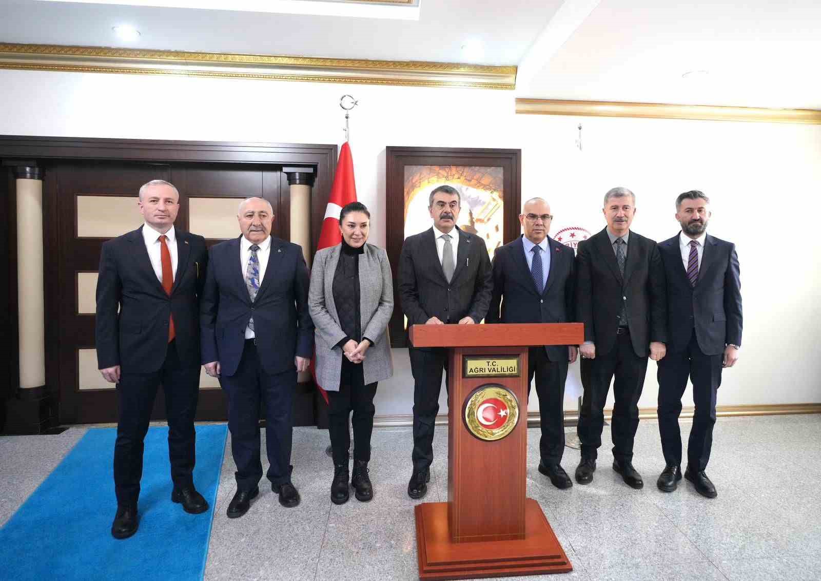 Bakan Tekin: "İlk defa ortaöğretim kurumlarına kayıt yaptıran öğrencilerimizde mesleki ve teknik eğitimin oranı yüzde 43’e çıktı" 7 bakan tekin ilk defa ortaogretim kurumlarina kayit yaptiran ogrencilerimizde mesleki ve teknik egitimin orani UBGBnJNp
