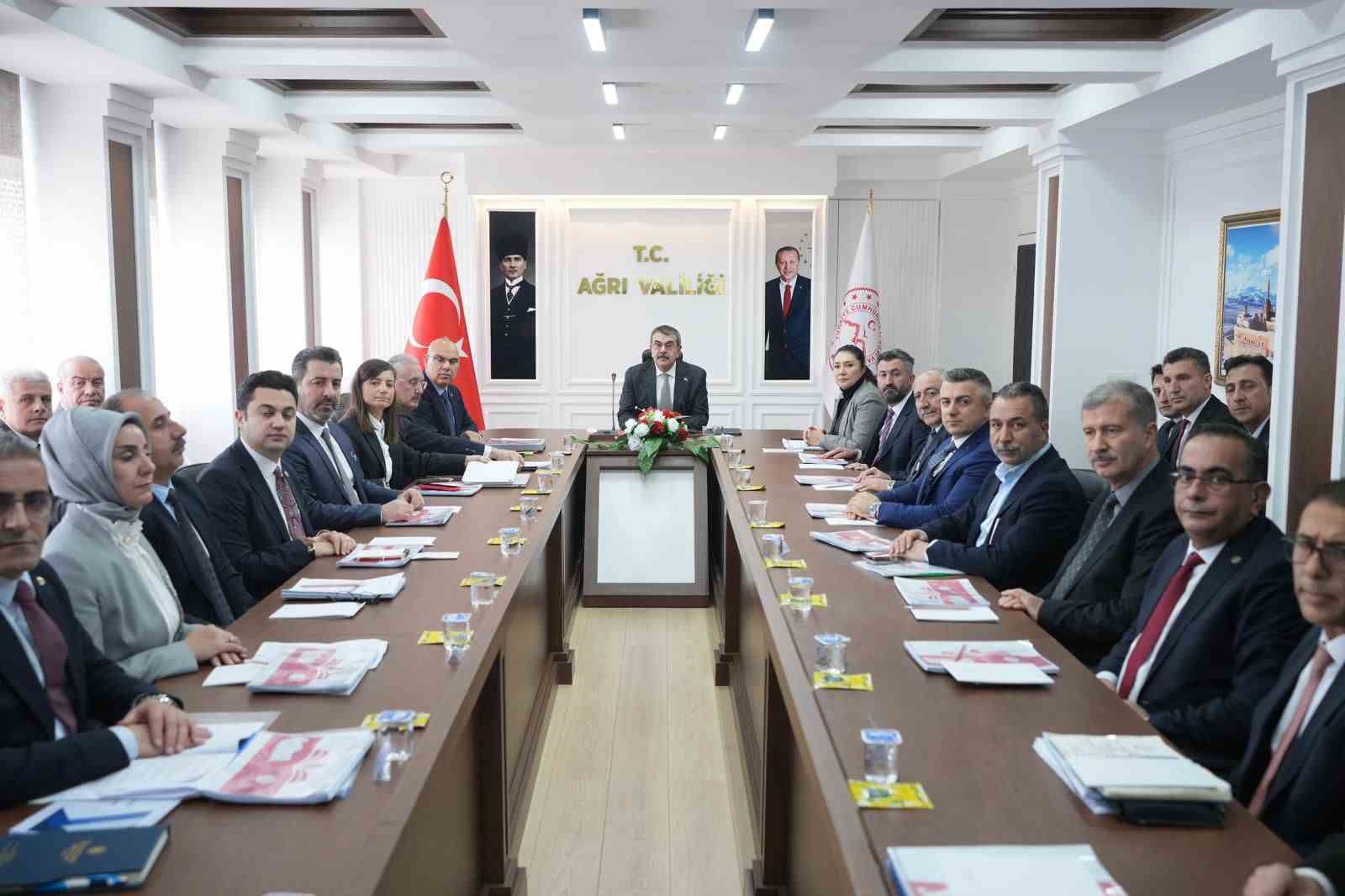 Bakan Tekin: "İlk defa ortaöğretim kurumlarına kayıt yaptıran öğrencilerimizde mesleki ve teknik eğitimin oranı yüzde 43’e çıktı" 8 bakan tekin ilk defa ortaogretim kurumlarina kayit yaptiran ogrencilerimizde mesleki ve teknik egitimin orani aR588lJC