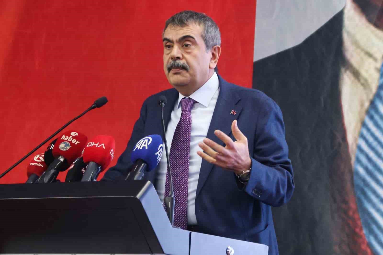 bakan tekin istanbulda asrin hirsizligi var bunu saklamak icin karnelerden ataturkun fotografinin kaldirdigi ahwDiwLU