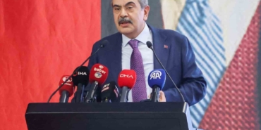 bakan-tekin-istanbulda-asrin-hirsizligi-var-bunu-saklamak-icin-karnelerden-ataturkun-fotografinin-kaldirdigi-dvTnvSgF.jpg