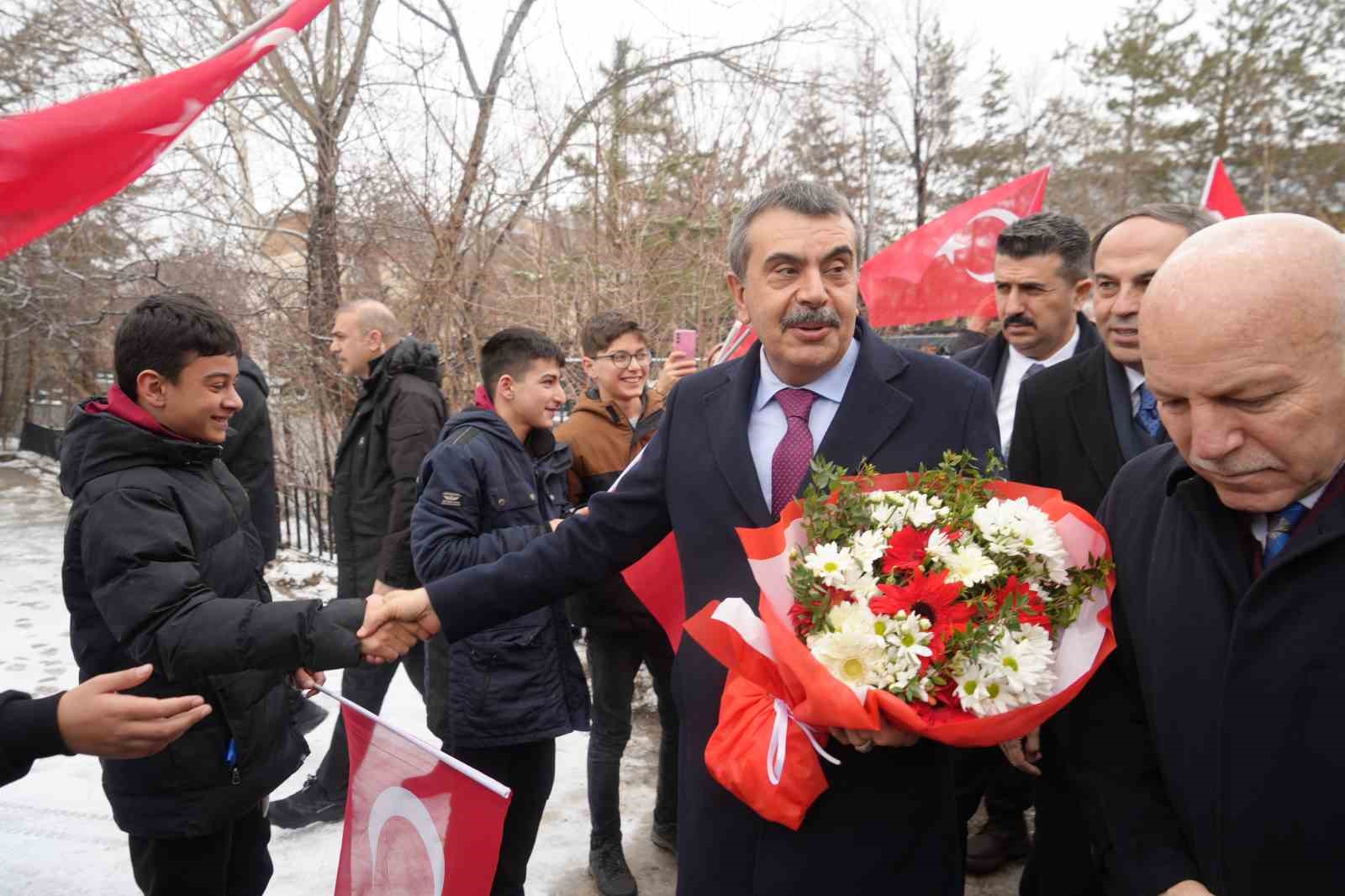 bakan tekin kimsenin dini inancini sorgulamadik 1