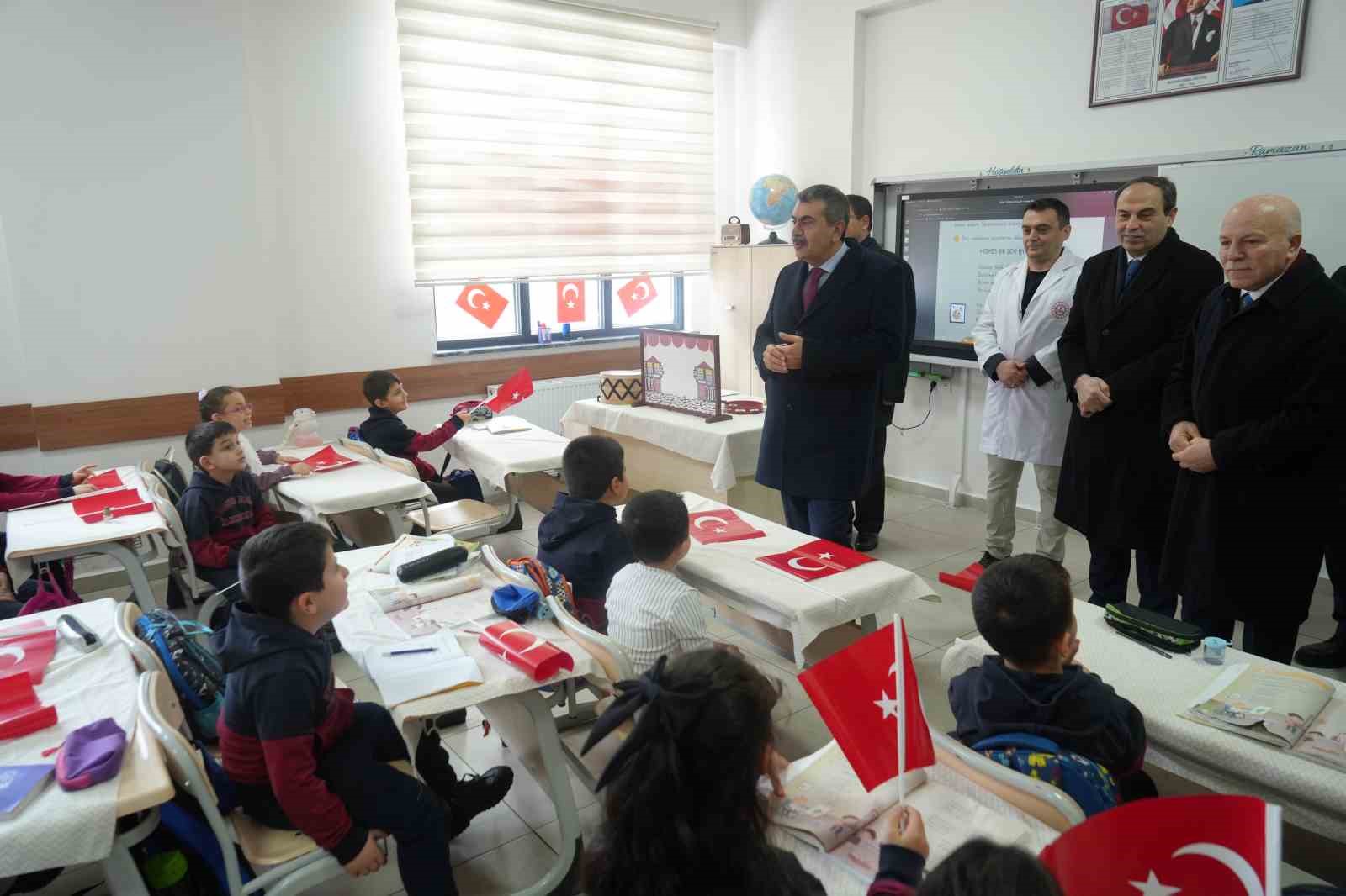 bakan tekin kimsenin dini inancini sorgulamadik 6 Z1HRlJBJ