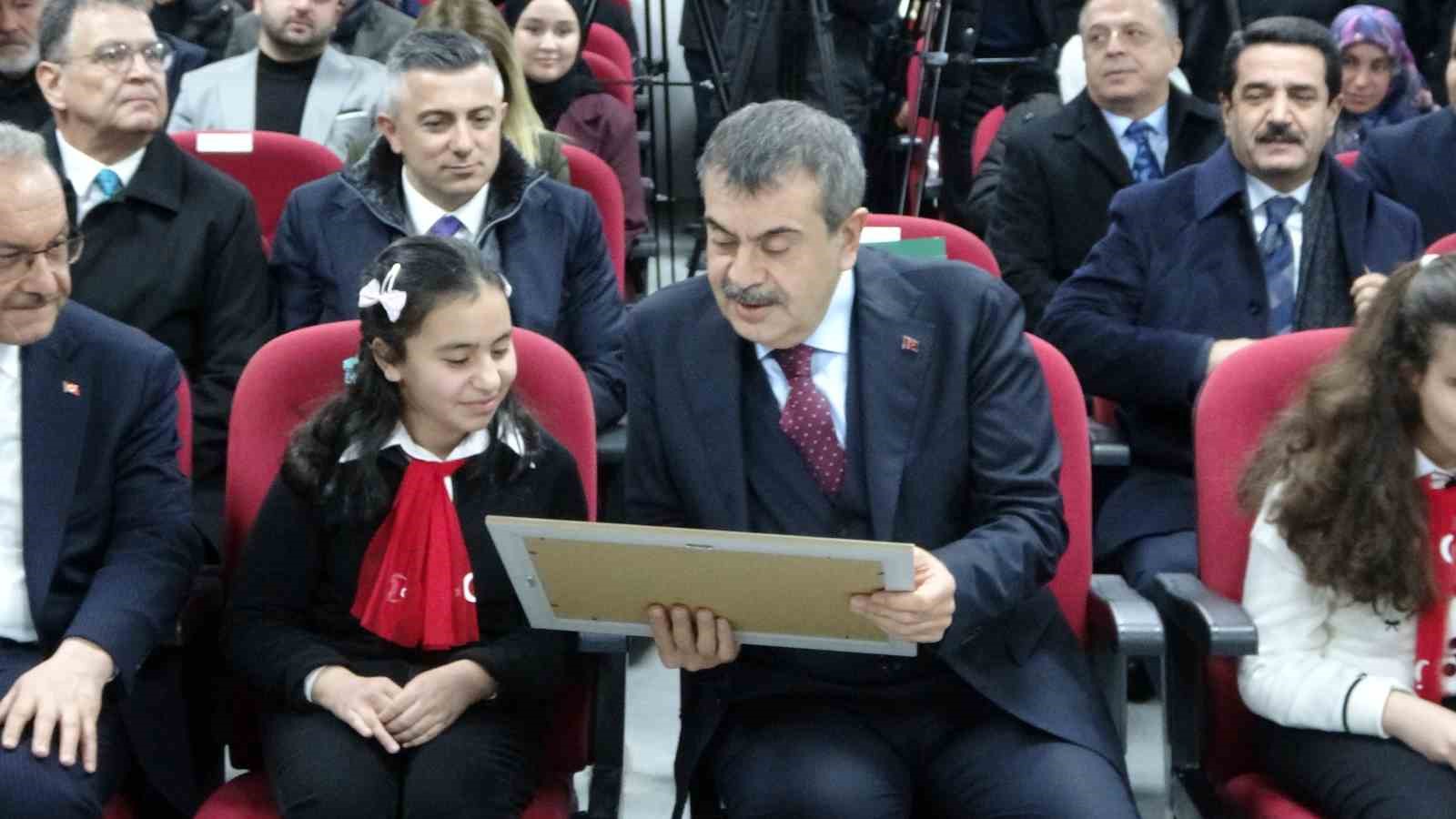 bakan tekin malatyada gorme engelli ogrencilerle bir araya geldi 2 acAjRsFD