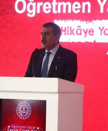 bakan-tekin-meb-olarak-cok-buyuk-bir-aileyiz-bXdEVAIQ.jpg