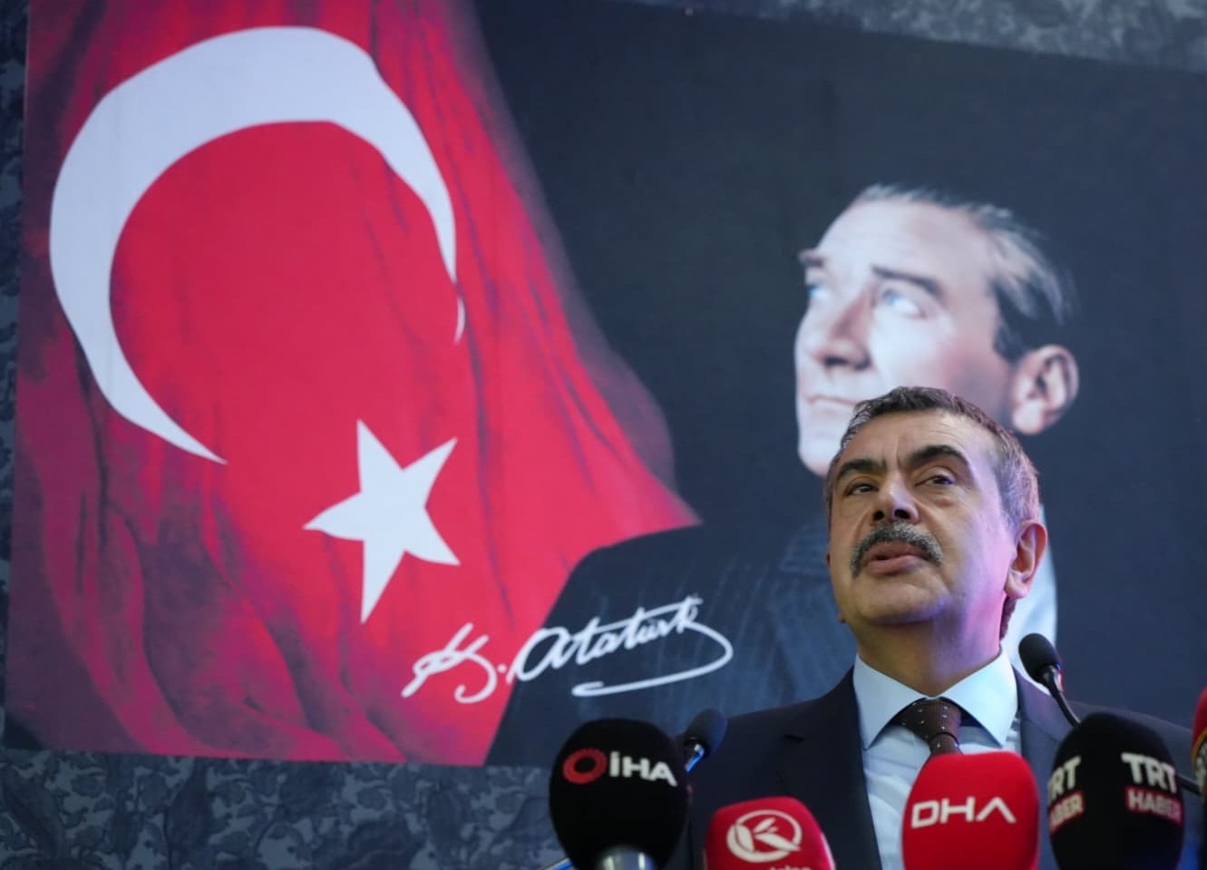 bakan tekin merkezi sinirlamayla okul kayitlarinin kapatildigi bir sistemi hayata gecirecegiz 0 I2im2bUp