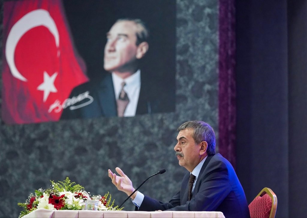 bakan tekin merkezi sinirlamayla okul kayitlarinin kapatildigi bir sistemi hayata gecirecegiz 1 nNYz6Ogu