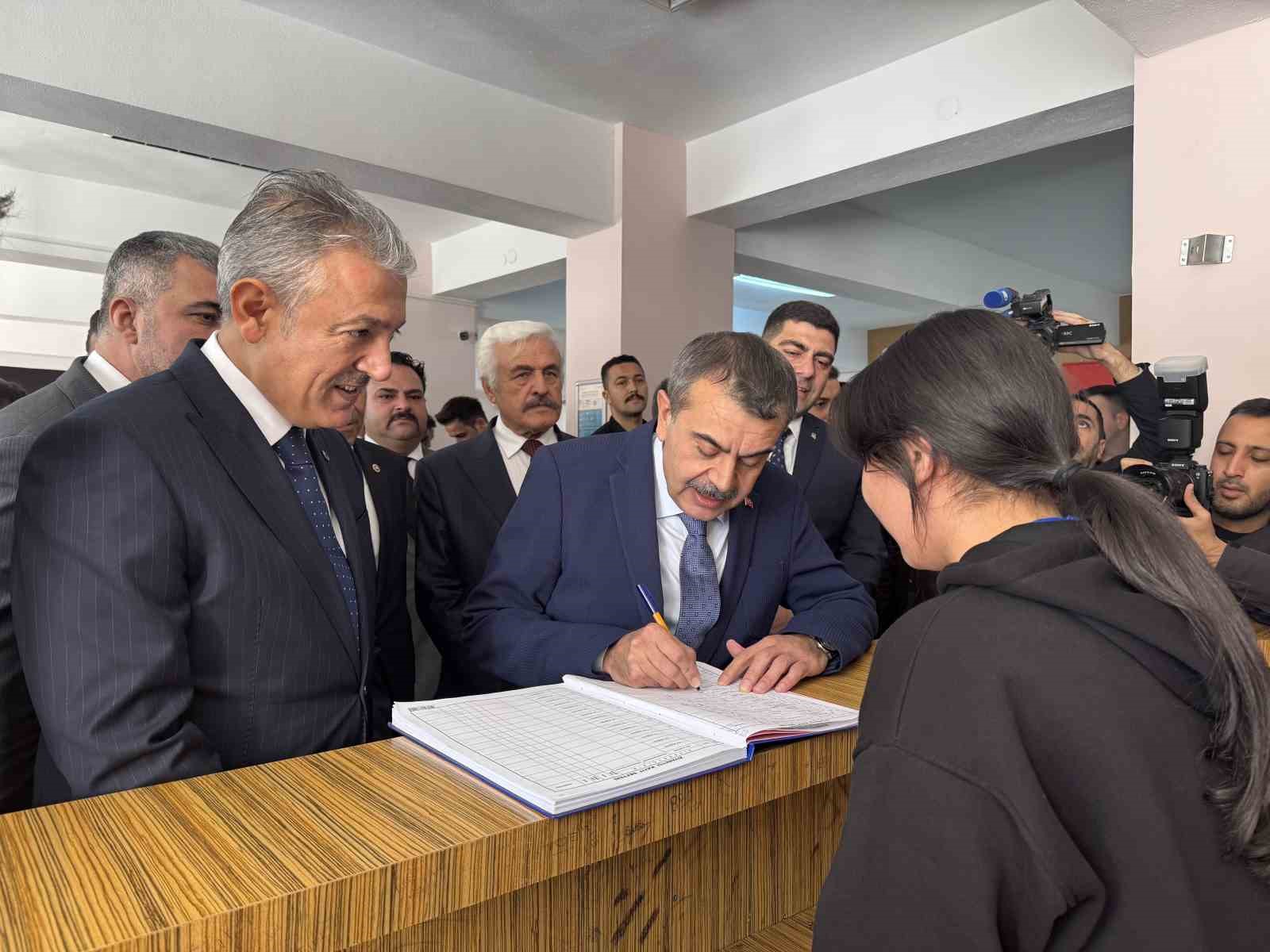 bakan tekin mesleki teknik liseleri tercih orani yuzde 30 iken bu yil yuzde 42ye kpBl86pL