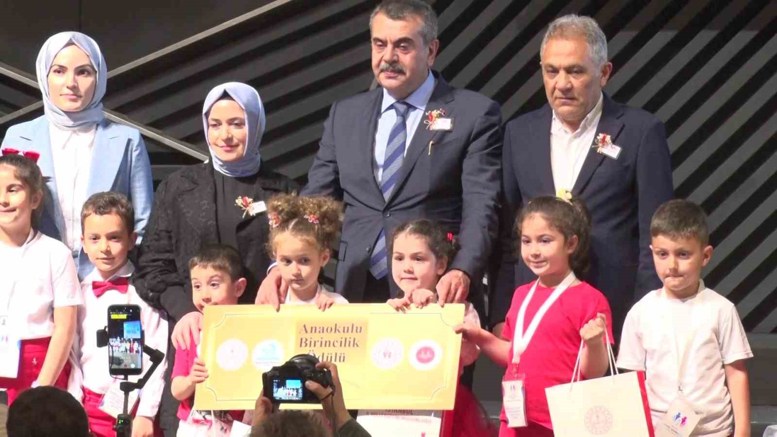 Bakan Tekin: "Milli şuurumuz, milli bilincimiz her daim zinde olmalı" 5 bakan tekin milli suurumuz milli bilincimiz her daim zinde olmali 1 Hw76QPib