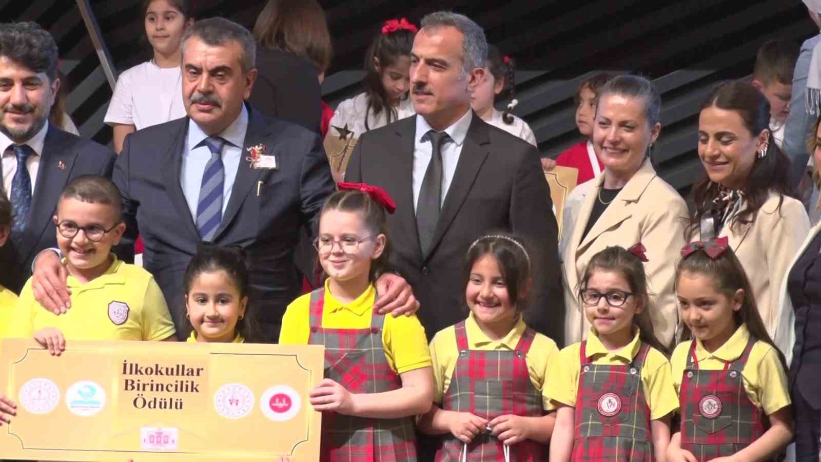 Bakan Tekin: "Milli şuurumuz, milli bilincimiz her daim zinde olmalı" 7 bakan tekin milli suurumuz milli bilincimiz her daim zinde olmali 3 SBKWn9Pi