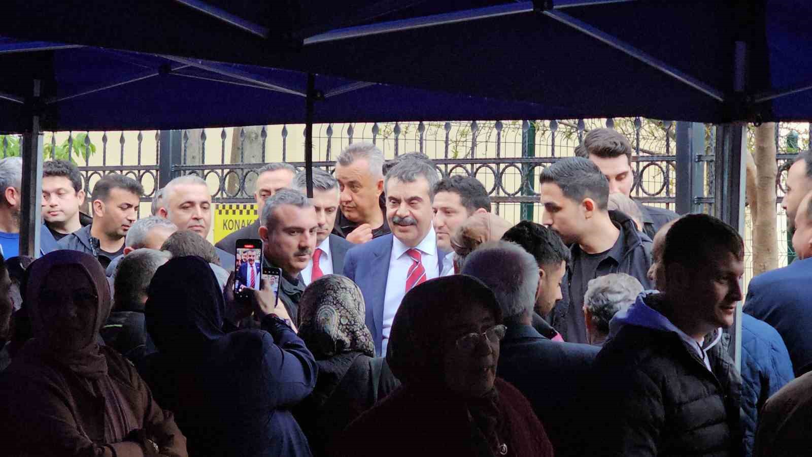 bakan tekin nazillide erzurumlular derneginin acilisina katildi 4 PQ8dQgQC