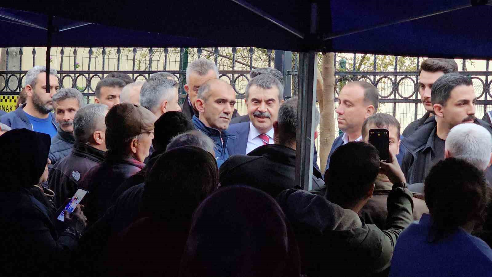 bakan tekin nazillide erzurumlular derneginin acilisina katildi 5 tgkAjt46