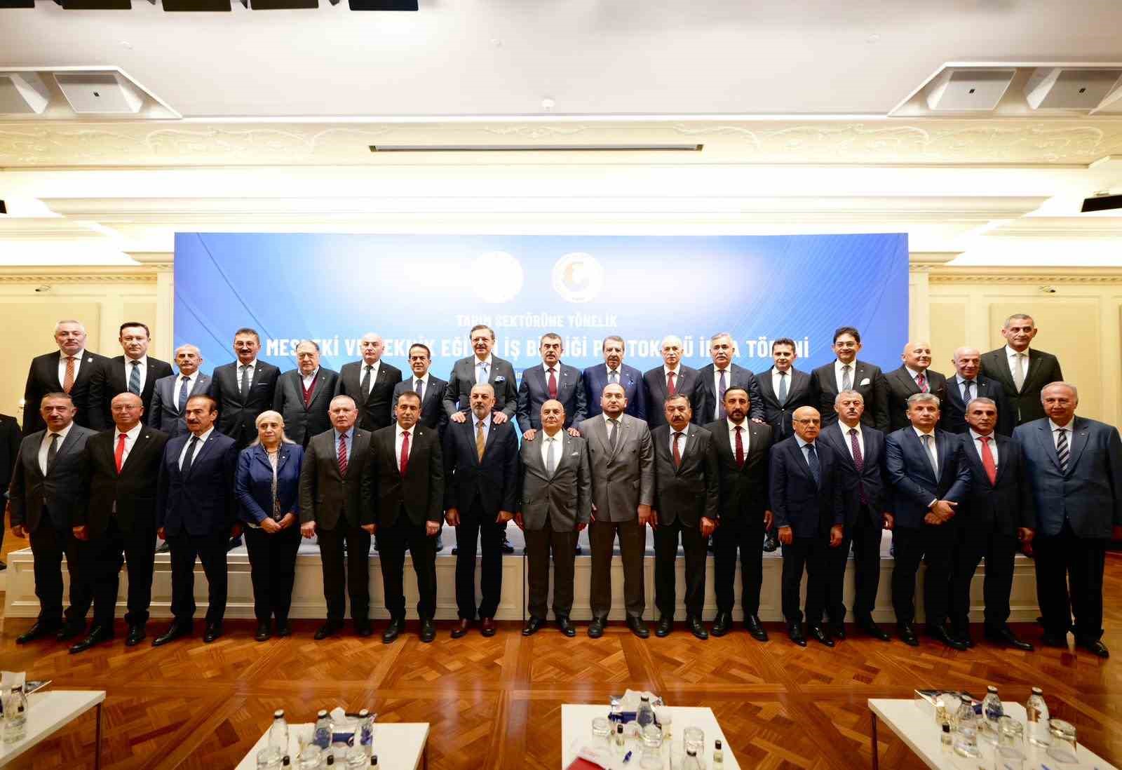 Bakan Tekin: "Nitelikli elemanı yetiştirmek konusunda biz elimizi taşın altına koyacağız" 5 bakan tekin nitelikli elemani yetistirmek konusunda biz elimizi tasin altina koyacagiz 1