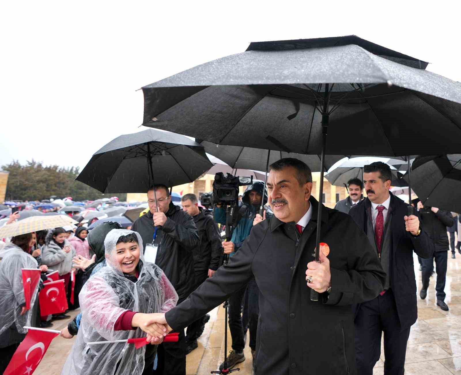 bakan tekin ogrencilerle anitkabiri ziyaret etti 3 sZcmjEqp