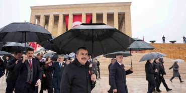 bakan-tekin-ogrencilerle-anitkabiri-ziyaret-etti-ZJHVISOO.jpg