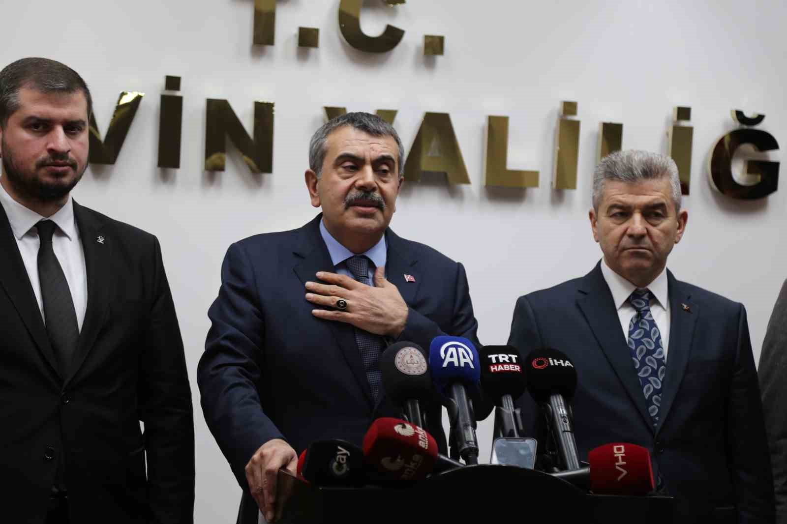 bakan tekin ozgur ozel kadar midesi genis degilim 1 1jtm2B9l