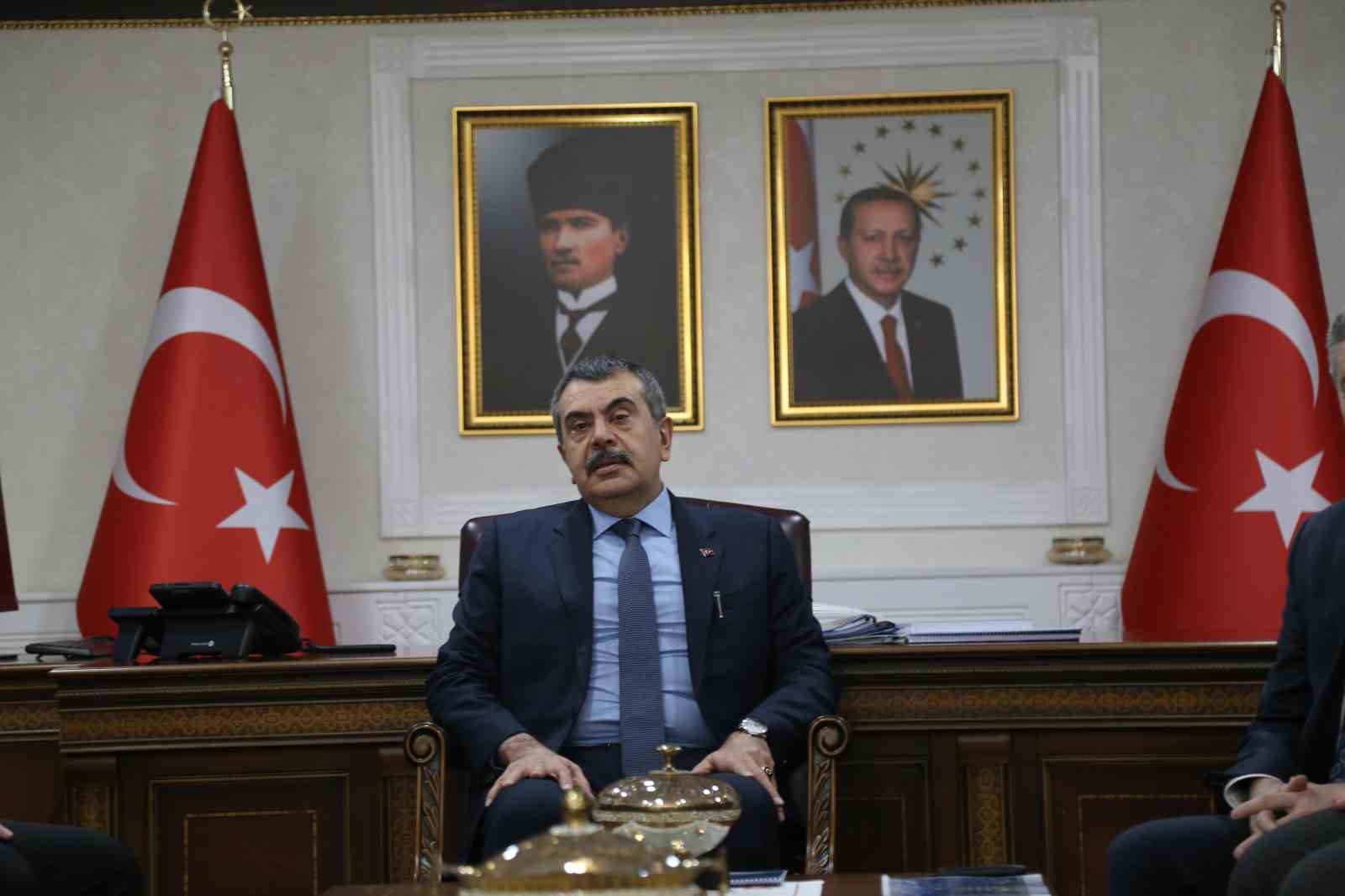 bakan tekin ozgur ozel kadar midesi genis degilim 2 p2DHKr1G
