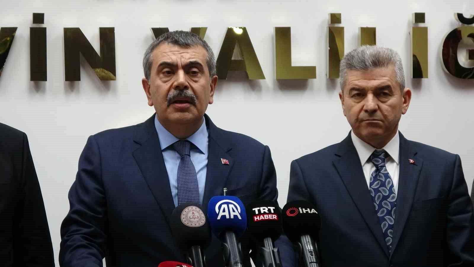 bakan tekin ozgur ozel kadar midesi genis degilim 5