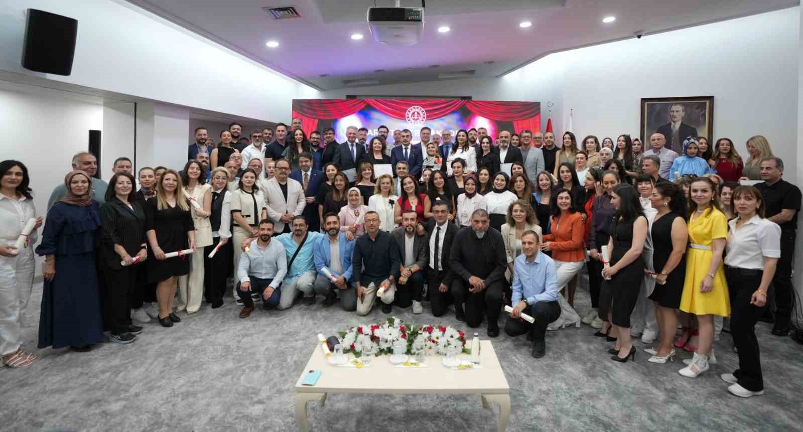 bakan tekin sanati egitim sureclerinin ayrilmaz bir parcasi olarak goruyoruz 0 LzQZQCYc