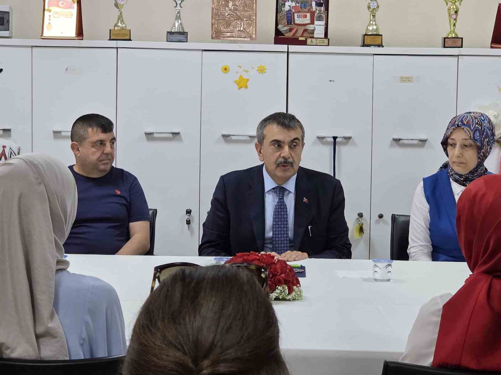 bakan tekin tum kararlari ogretmenlerimizle istisare ederek aliyoruz 0 ljUOq6LY