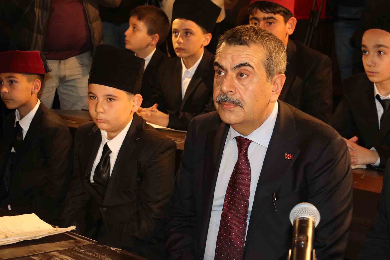 Bakan Tekin: "Türk devlet geleneği türedi bir gelenek değil, dünyanın en eski devlet geleneklerinden bir tanesi" 5 bakan tekin turk devlet gelenegi turedi bir gelenek degil dunyanin en eski devlet geleneklerinden zdnEE3wp