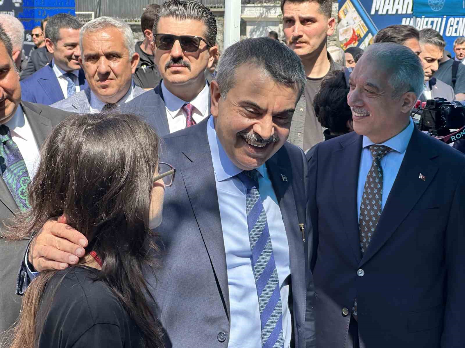 bakan tekin turkiye egitim ogretim sureclerinde son 20 yili baz aldigimizda devrim niteliginde isler LYjfIJV5