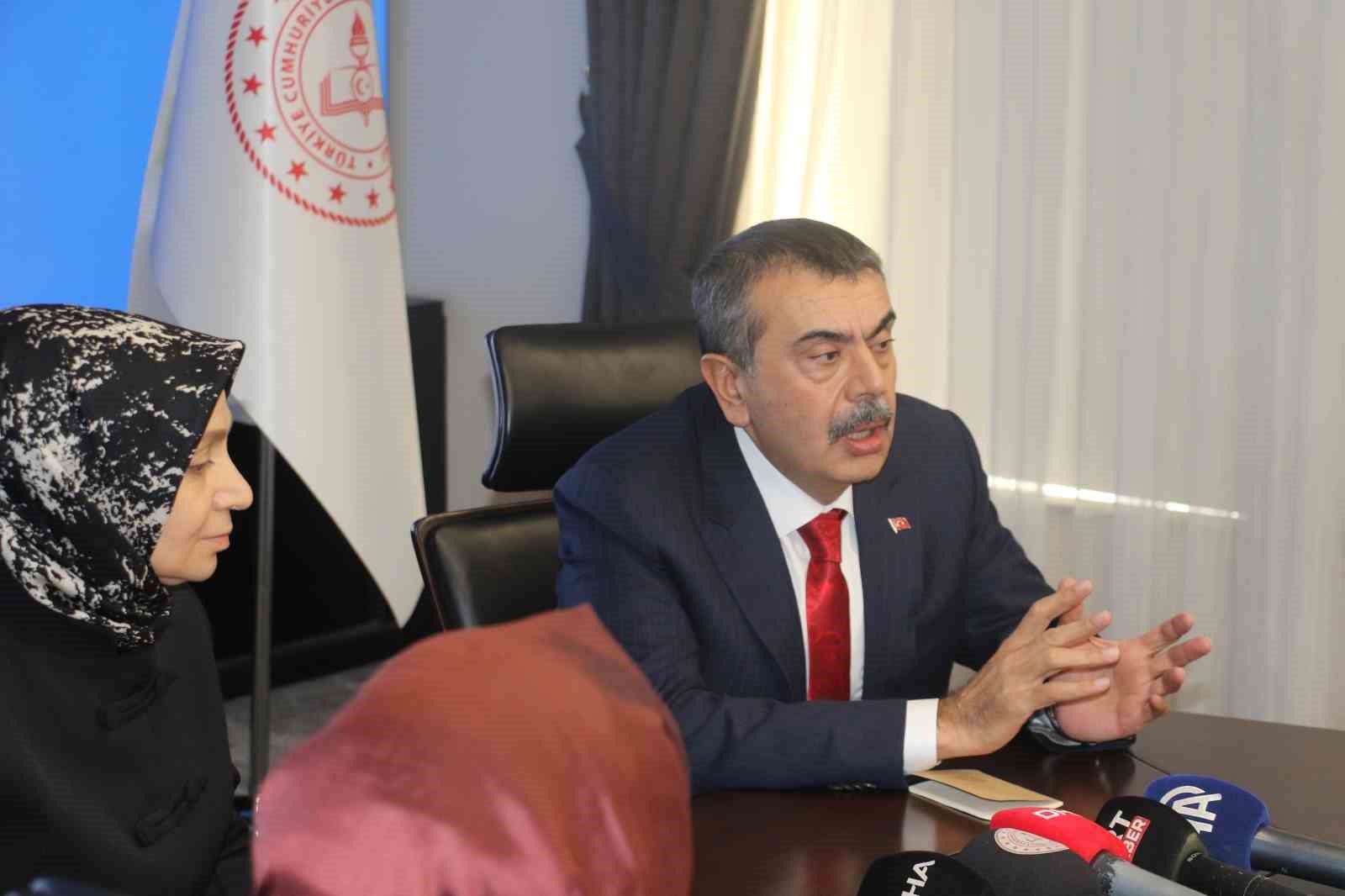 Bakan Tekin: "Türkiye’de okuma kültürünü geliştirmek konusunda ciddi adımlar atmak istiyoruz" 6 bakan tekin turkiyede okuma kulturunu gelistirmek konusunda ciddi adimlar atmak istiyoruz 2 LAEkAFy3