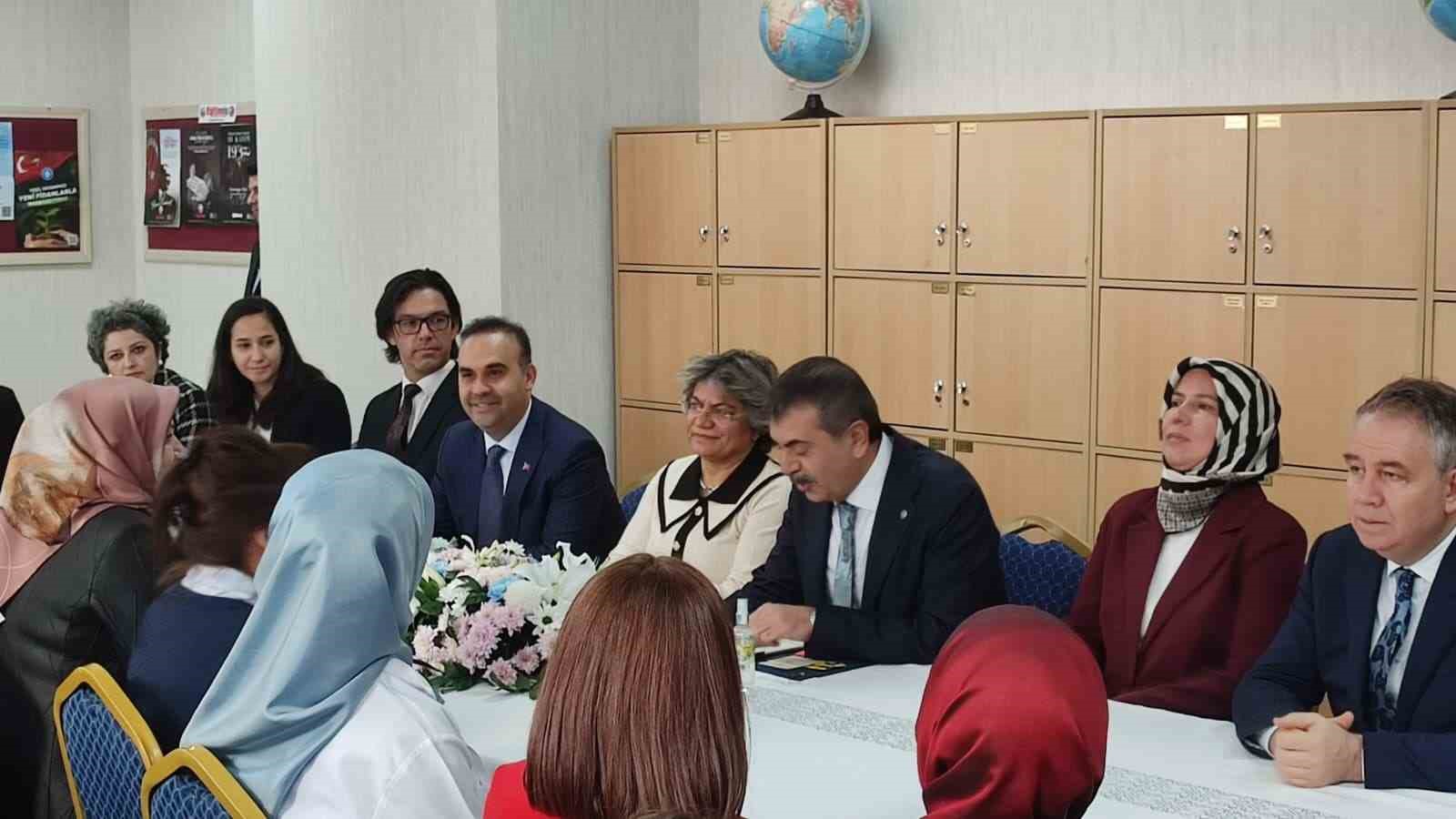 Bakan Tekin: "Ülkesinde yapılanlarla gurur duyan bir nesil yetiştirmek istiyoruz" 5 bakan tekin ulkesinde yapilanlarla gurur duyan bir nesil yetistirmek istiyoruz 1 EDfgkdms