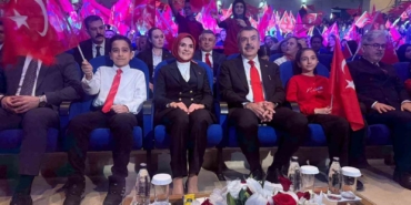 bakan-tekin-ve-bakan-goktas-koklu-gecmisten-guclu-cumhuriyete-programinda-ogrencilerin-muzikli-gosterisini-izledi-usvQtx85.jpg