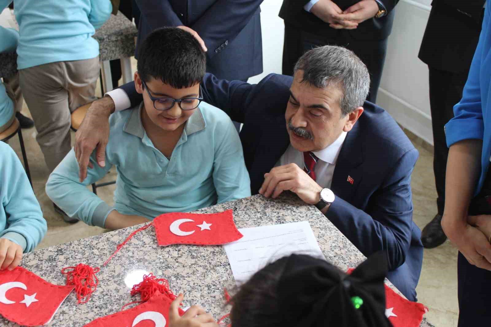 bakan tekinden aydinli miniklere hali saha sozu 2 wtAYpK8G