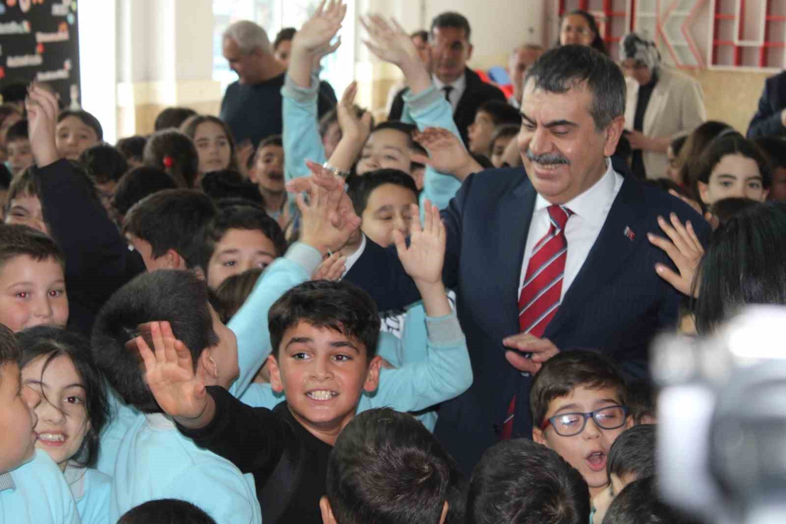 bakan tekinden aydinli miniklere hali saha sozu 5 4nmubzT4