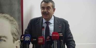 bakan-tekinden-chp-ve-ibbye-kres-tepkisi-chp-mensuplari-erkekseniz-gelin-kapatin-diye-hukuk-2XceMHaX.jpg