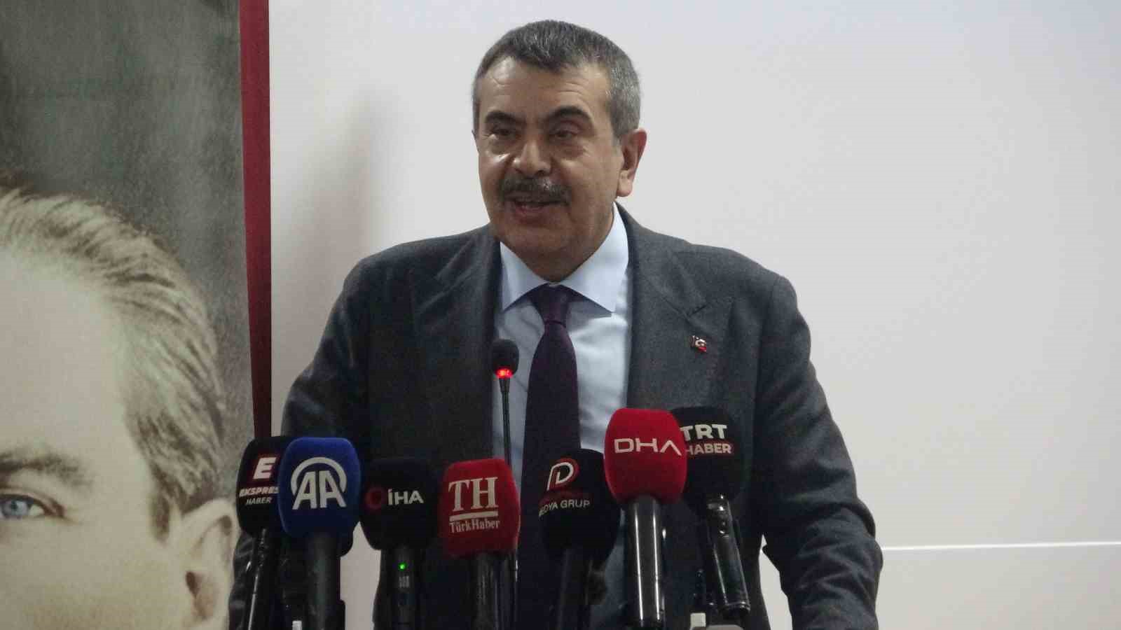 bakan tekinden chp ve ibbye kres tepkisi chp mensuplari erkekseniz gelin kapatin diye hukuk 5SyeN35B