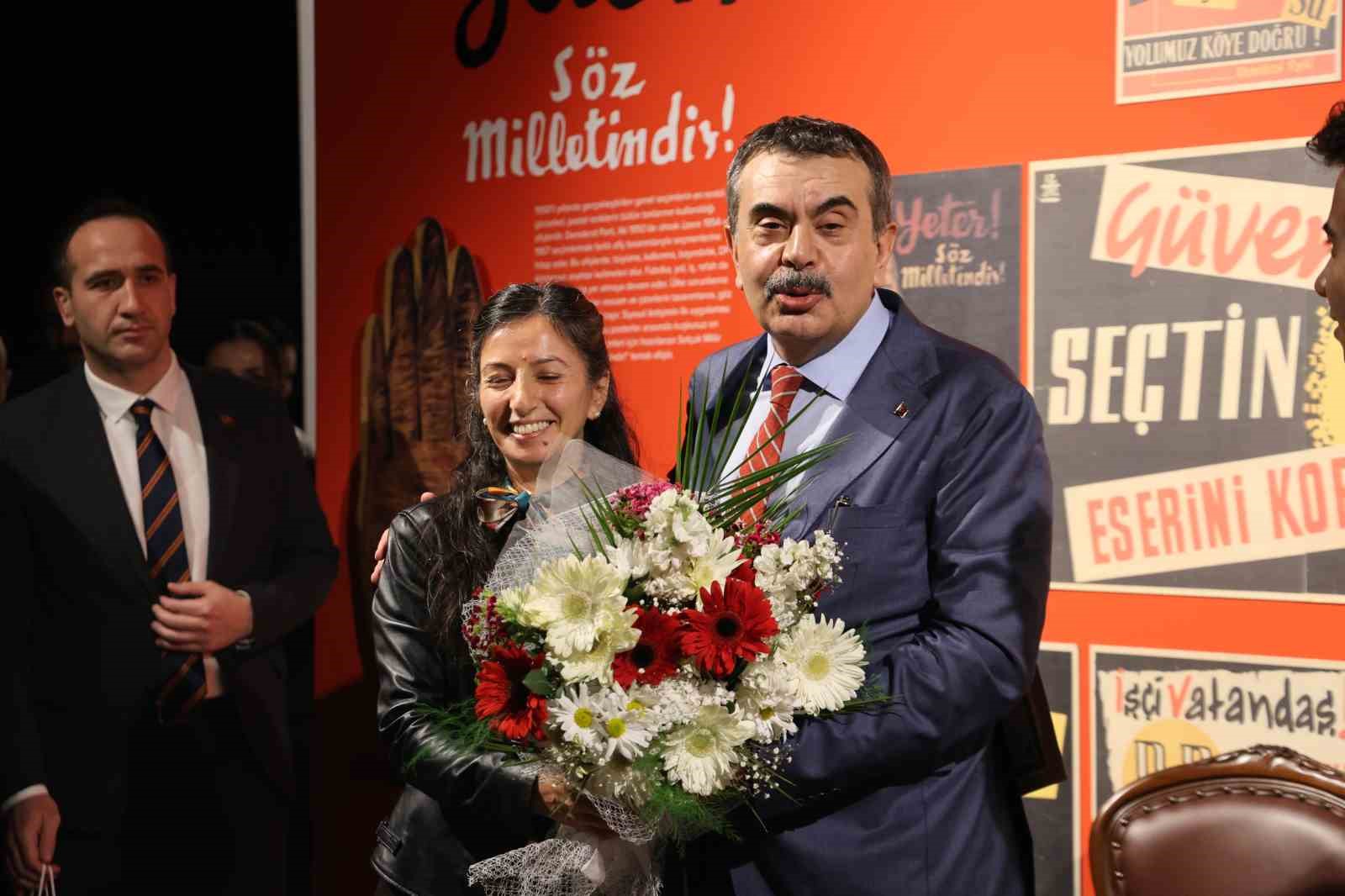 bakan tekinden fadime ogretmene dogum gunu surprizi 2 V2a5AGhX