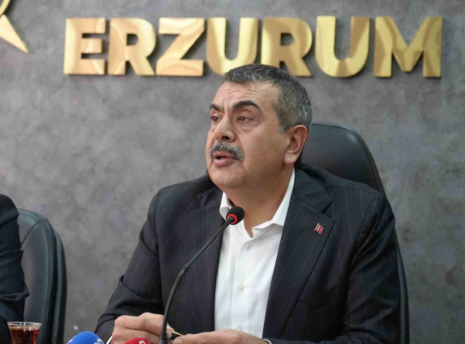 Bakan Tekin’den Özgür Özel’e: "3-5 tane partiliyi, yol arkadaşını ikna edemeyen bir genel başkan, bütün bu süreçten Cumhurbaşkanımızı sorumlu tutmaya çalışıyor" 4 bakan tekinden ozgur ozele 3 5 tane partiliyi yol arkadasini ikna edemeyen bir genel baskan SSMaGQAY