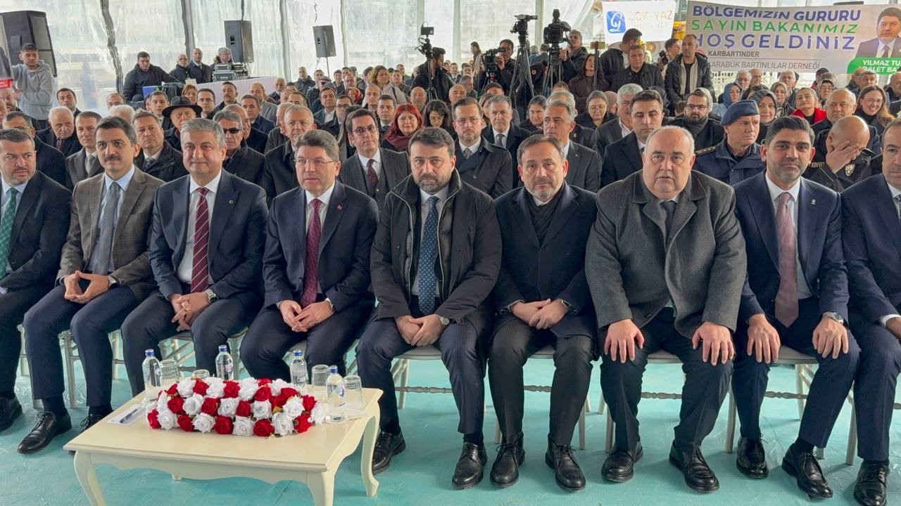 Bakan Tunç: "Adaleti sadece köhne binalardan kurtarmadık, darbecilerin ve vesayetçilerin kontrolünden kurtardık" 5 bakan tunc adaleti sadece kohne binalardan kurtarmadik darbecilerin ve vesayetcilerin kontrolunden kurtardik 1 UA5dLNXB