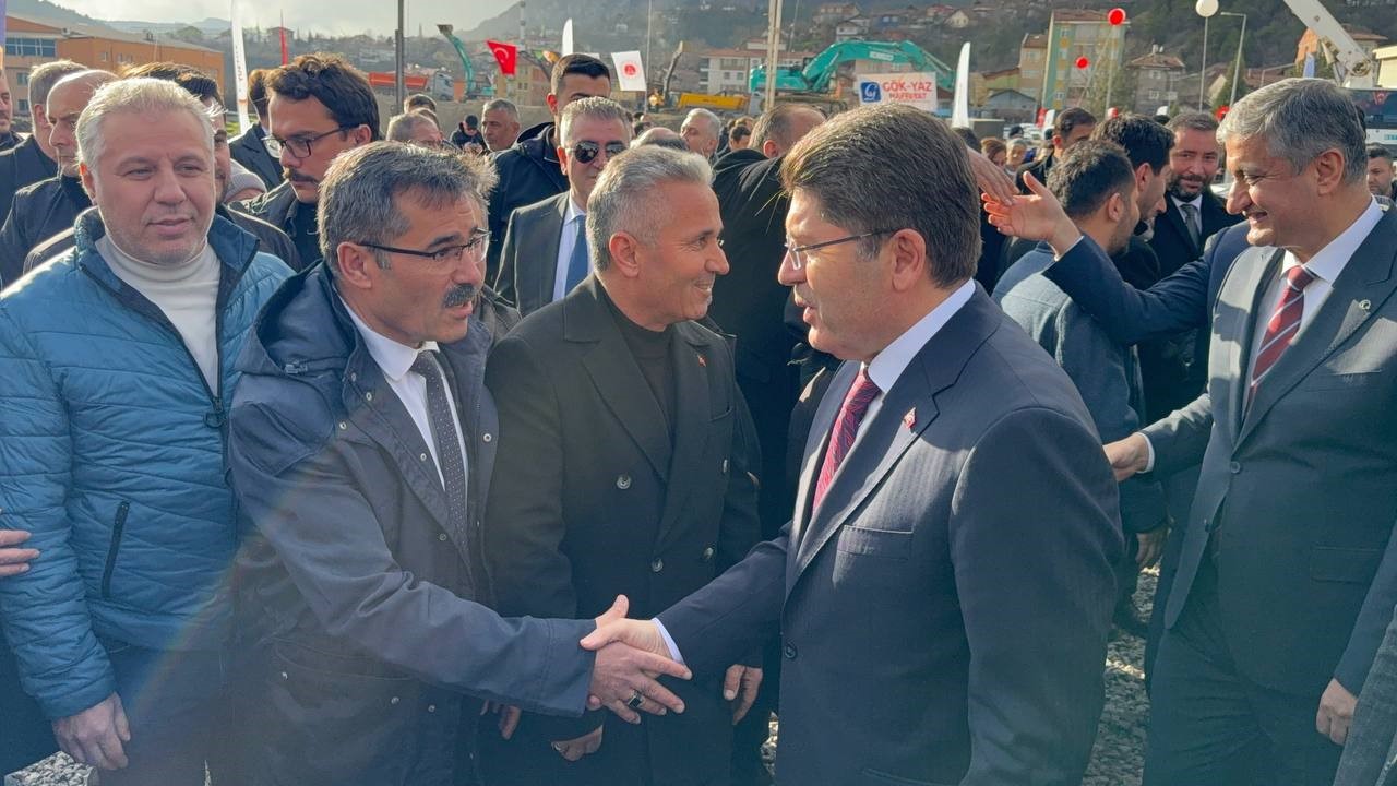 Bakan Tunç: "Adaleti sadece köhne binalardan kurtarmadık, darbecilerin ve vesayetçilerin kontrolünden kurtardık" 6 bakan tunc adaleti sadece kohne binalardan kurtarmadik darbecilerin ve vesayetcilerin kontrolunden kurtardik 2 MXsTl6lc