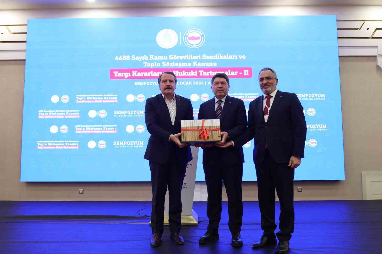 Bakan Tunç: "Kamuda görevli memurlarımızın kanundan kaynaklı sorunlarına kalıcı çözümler üretmek istiyoruz" 6 bakan tunc kamuda gorevli memurlarimizin kanundan kaynakli sorunlarina kalici cozumler uretmek istiyoruz 2 qJnsmPpN
