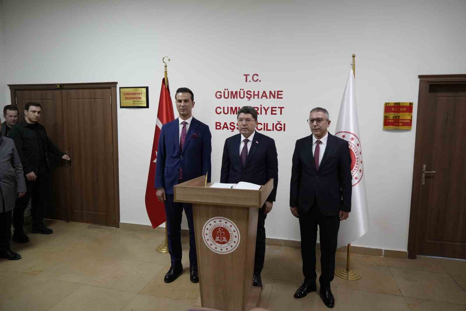 Bakan Tunç: "Ülkeyi yönetsin dedikleri Kılıçdaroğlu’na demediklerini bırakmıyorlar" 5 bakan tunc ulkeyi yonetsin dedikleri kilicdarogluna demediklerini birakmiyorlar 1 pfS2Myi6