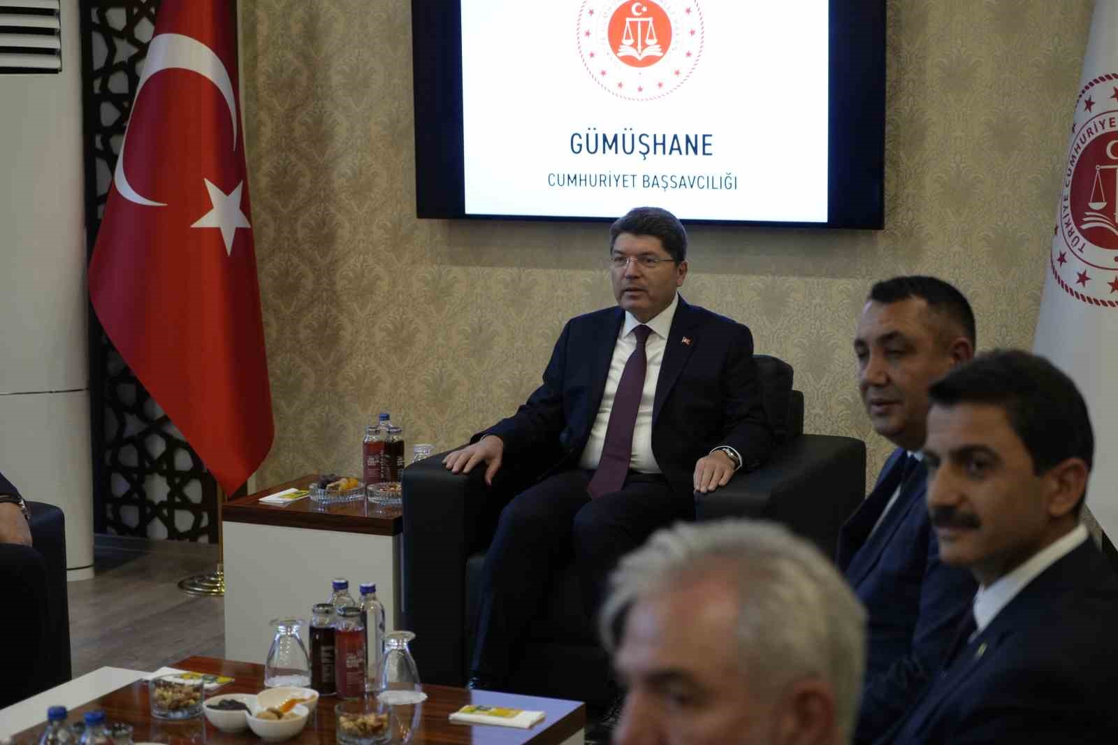 Bakan Tunç: "Ülkeyi yönetsin dedikleri Kılıçdaroğlu’na demediklerini bırakmıyorlar" 6 bakan tunc ulkeyi yonetsin dedikleri kilicdarogluna demediklerini birakmiyorlar 2 kOWWnjDY