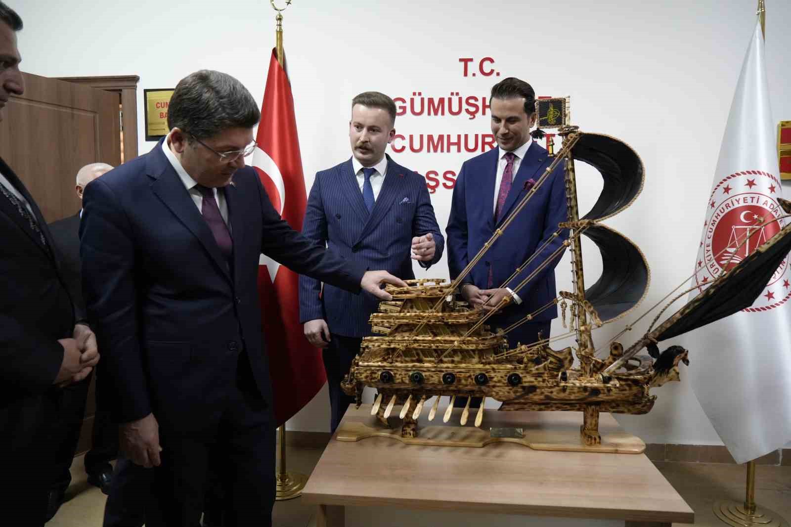 Bakan Tunç: "Ülkeyi yönetsin dedikleri Kılıçdaroğlu’na demediklerini bırakmıyorlar" 8 bakan tunc ulkeyi yonetsin dedikleri kilicdarogluna demediklerini birakmiyorlar 4 r3khBZeu