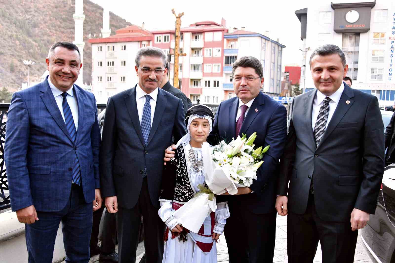 Bakan Tunç: "Ülkeyi yönetsin dedikleri Kılıçdaroğlu’na demediklerini bırakmıyorlar" 11 bakan tunc ulkeyi yonetsin dedikleri kilicdarogluna demediklerini birakmiyorlar 7 QezIHIHC