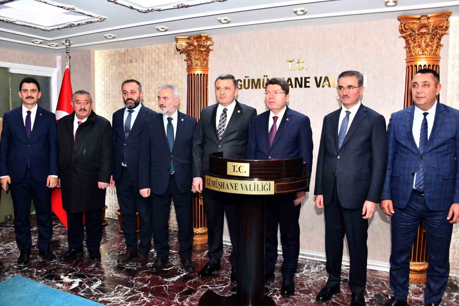 Bakan Tunç: "Ülkeyi yönetsin dedikleri Kılıçdaroğlu’na demediklerini bırakmıyorlar" 13 bakan tunc ulkeyi yonetsin dedikleri kilicdarogluna demediklerini birakmiyorlar 9 d44Tn3ij