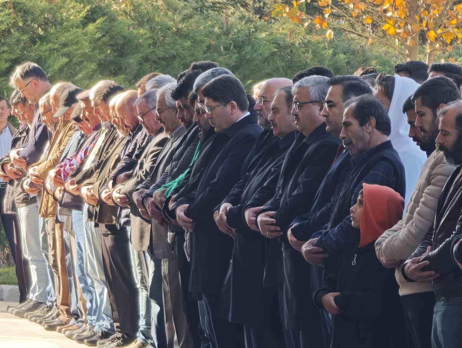 bakan tunc vefat eden vatandaslarin cenaze torenlerine katildi 1 uwEQ27JP