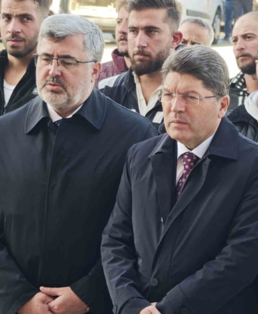 bakan-tunc-vefat-eden-vatandaslarin-cenaze-torenlerine-katildi-gEVE6rF8.jpg