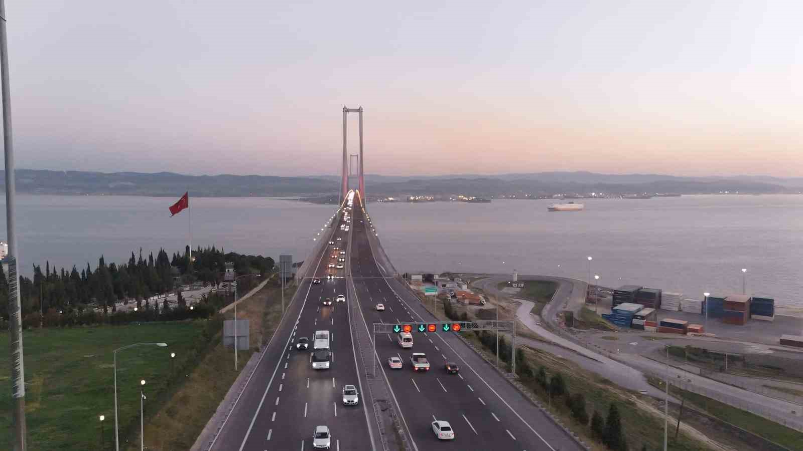 bakan uraloglu 1 yilda otoyol ve koprulerden 11 milyar arac gectigini acikladi 3